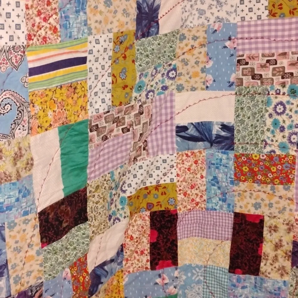 Vintage Round Handmade Patchwork Fringe Quilt Throw/Tablecloth/ Decor 72x72 - Picture 8 of 9